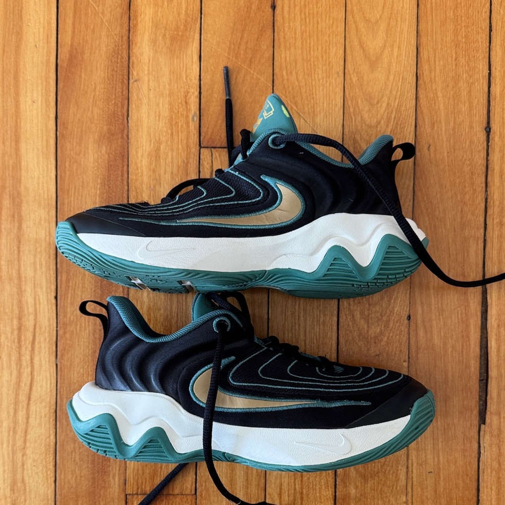 Nike Kids' Grade School Immortality 4
Basketball Shoes size 1.5